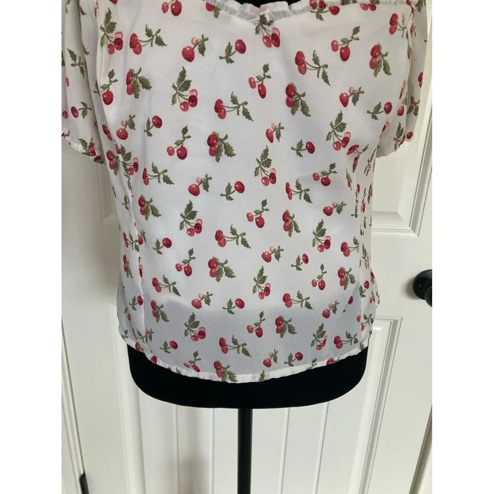 Abercrombie & Fitch White Cherry Print Puff Sleeve Crop‎ Top Size Large Feminine